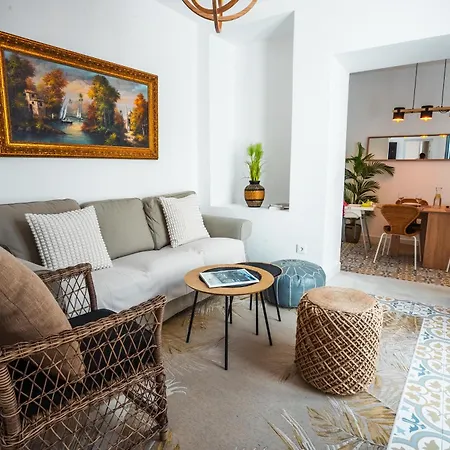 Village 公寓式酒店