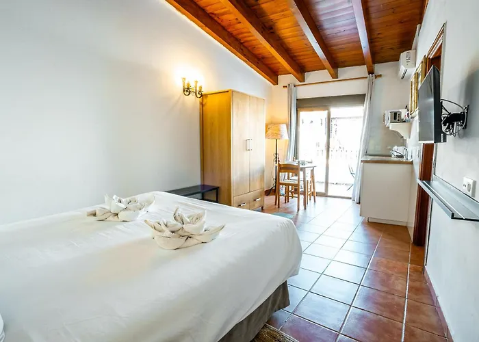 Village 3* Μαρμπέλλα