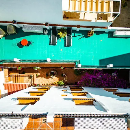 מלון דירות Village