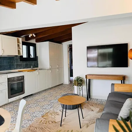 Village מלון דירות 4*